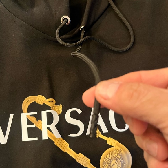Preowned Versace size XXL fits like a large Black Hoodie with Gold Accents. 🇮🇹 - Picture 6 of 6